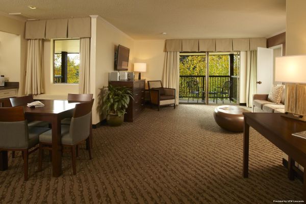 Valley River Inn (Eugene)